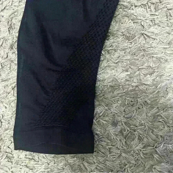 Athleta Black Cropped Leggings | Workout Pants | Gym | Running | Size Medium - Picture 3 of 5